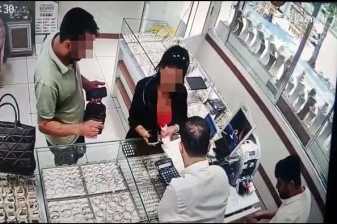 Diyarbakır'da kuyumcuları dolandıran 6 şüpheli tutuklandı Diyarbakır'da kuyumcuları dolandıran 6 şüpheli tutuklandı